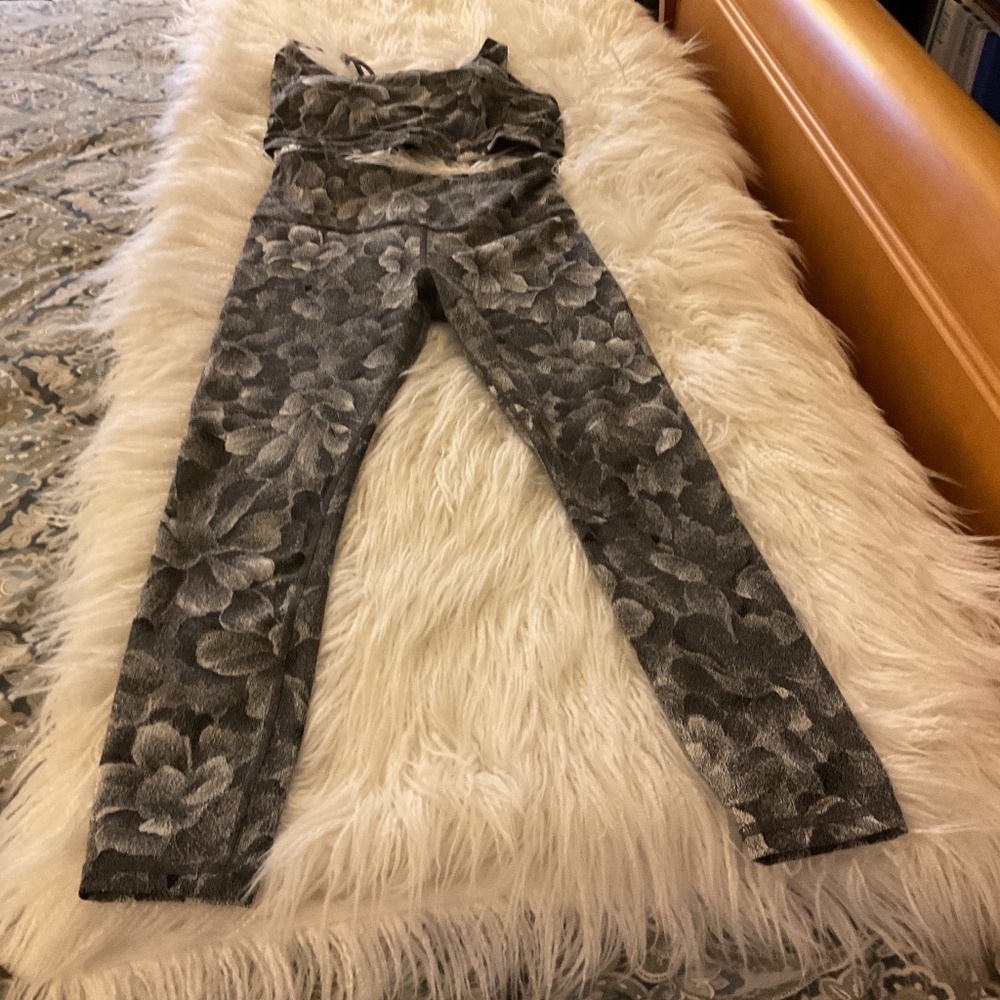 Athleta Elation textured tights with matching sport bra.